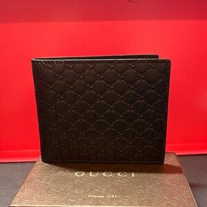 Authentic GUCCI Microguccissima Leather Bifold Wallet - Black Luxury 💳✨
